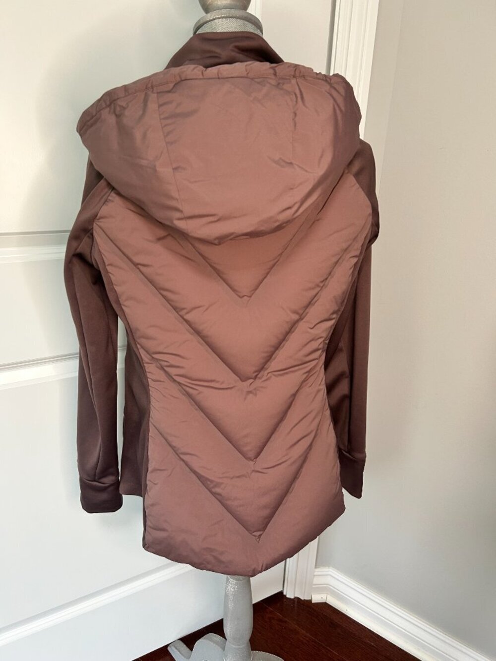 Athleta Inlet Down Puffer Jacket Smoked Almond Brown Size M EUC - Picture 6 of 8